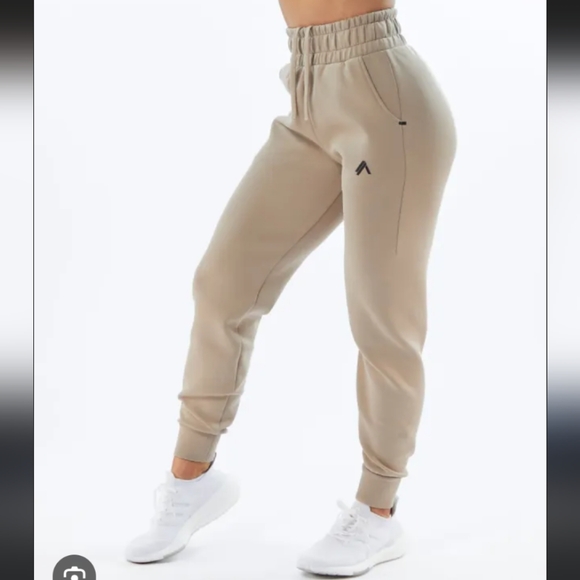 Alphalete Pants - Alphalete ELMTS Relaxed Cuff Jogger